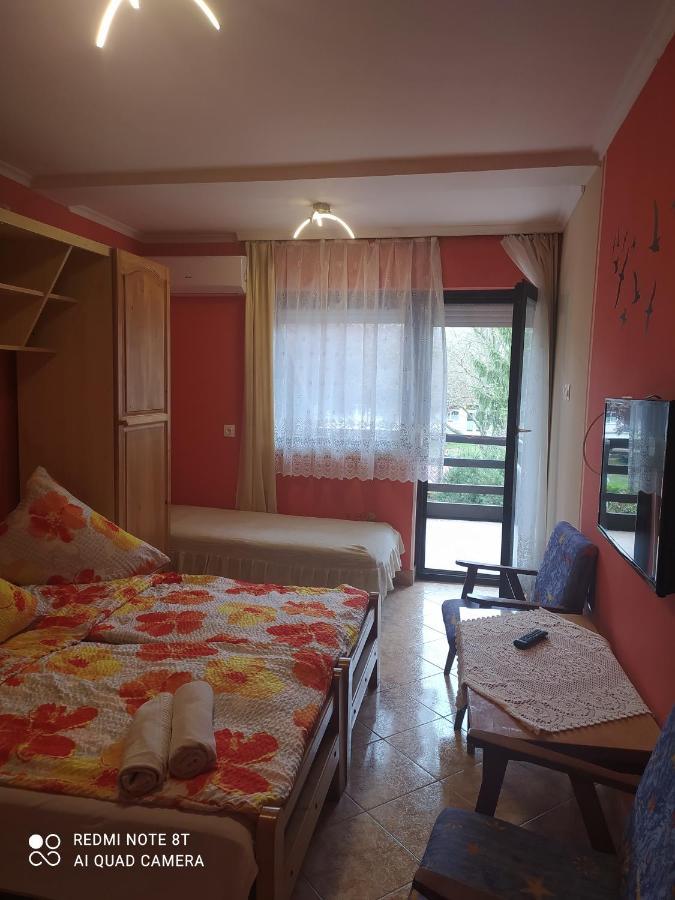 Apartmanház Gabriella Harkány Esterno foto