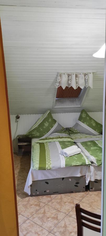 Apartmanház Gabriella Harkány Esterno foto