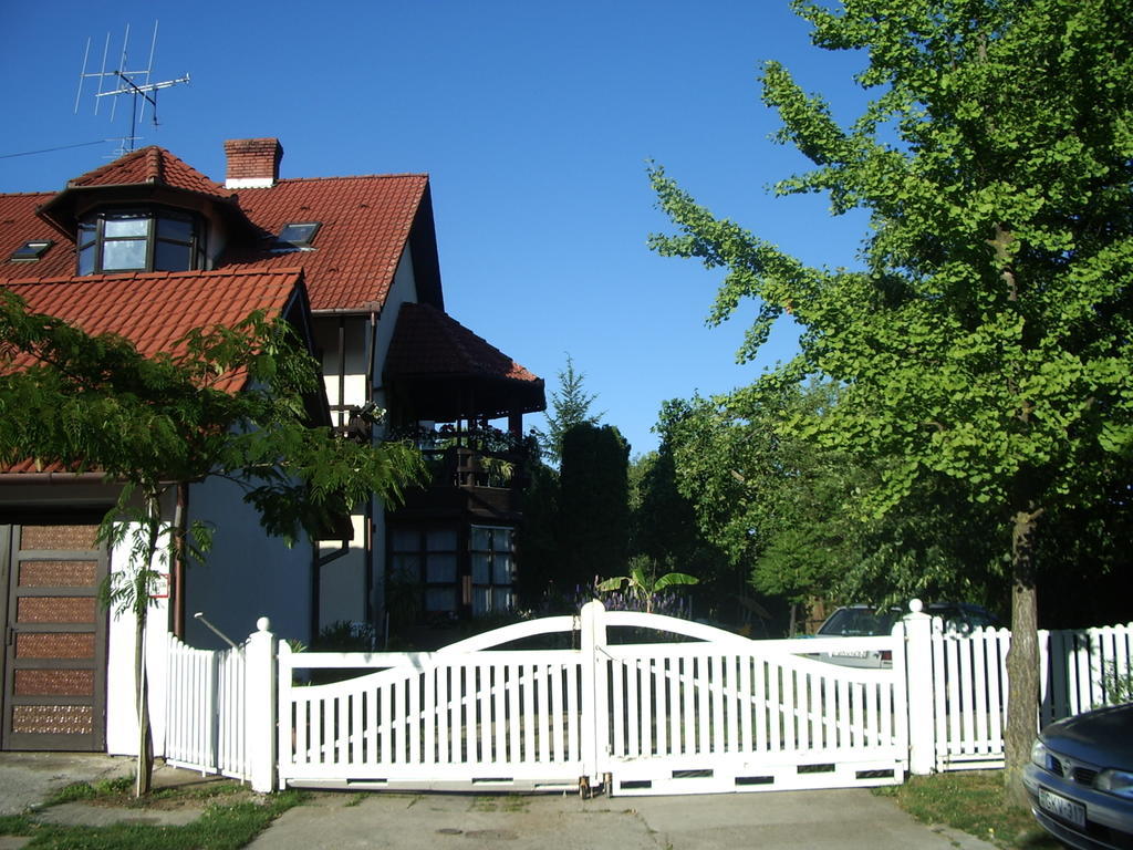 Apartmanház Gabriella Harkány Esterno foto